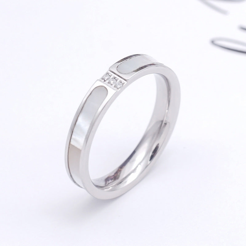 Ladies ring with sparkling zirconia and modern design Nin Boutique
