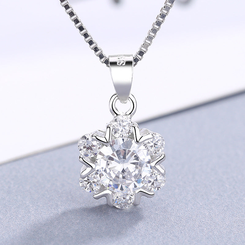 Women's necklace with sparkling snowflake pendant and high-quality craftsmanship Nin Boutique