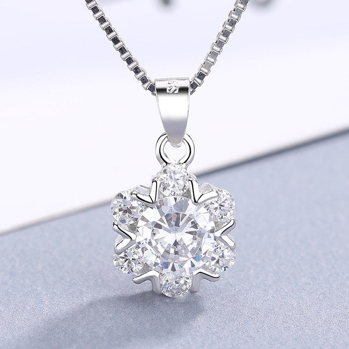 Women's necklace with sparkling snowflake pendant and high-quality craftsmanship Nin Boutique