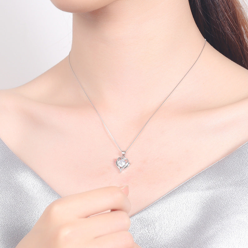 Women's necklace with sparkling heart pendant and elegant silver clasp Nin Boutique