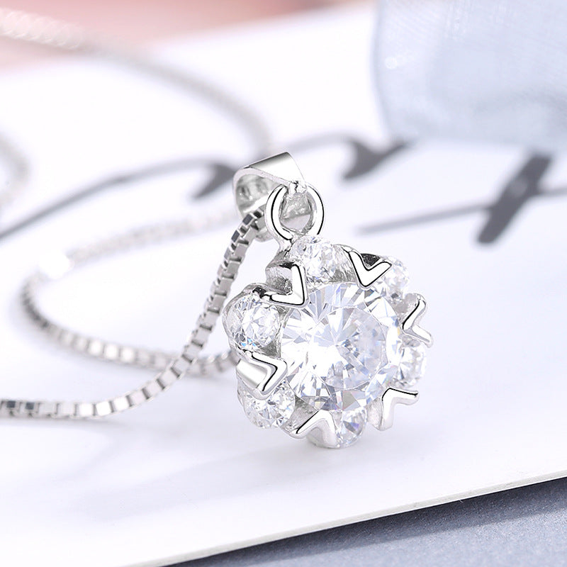 Women's necklace with sparkling snowflake pendant and high-quality craftsmanship Nin Boutique