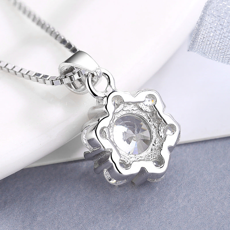 Women's necklace with sparkling snowflake pendant and high-quality craftsmanship Nin Boutique