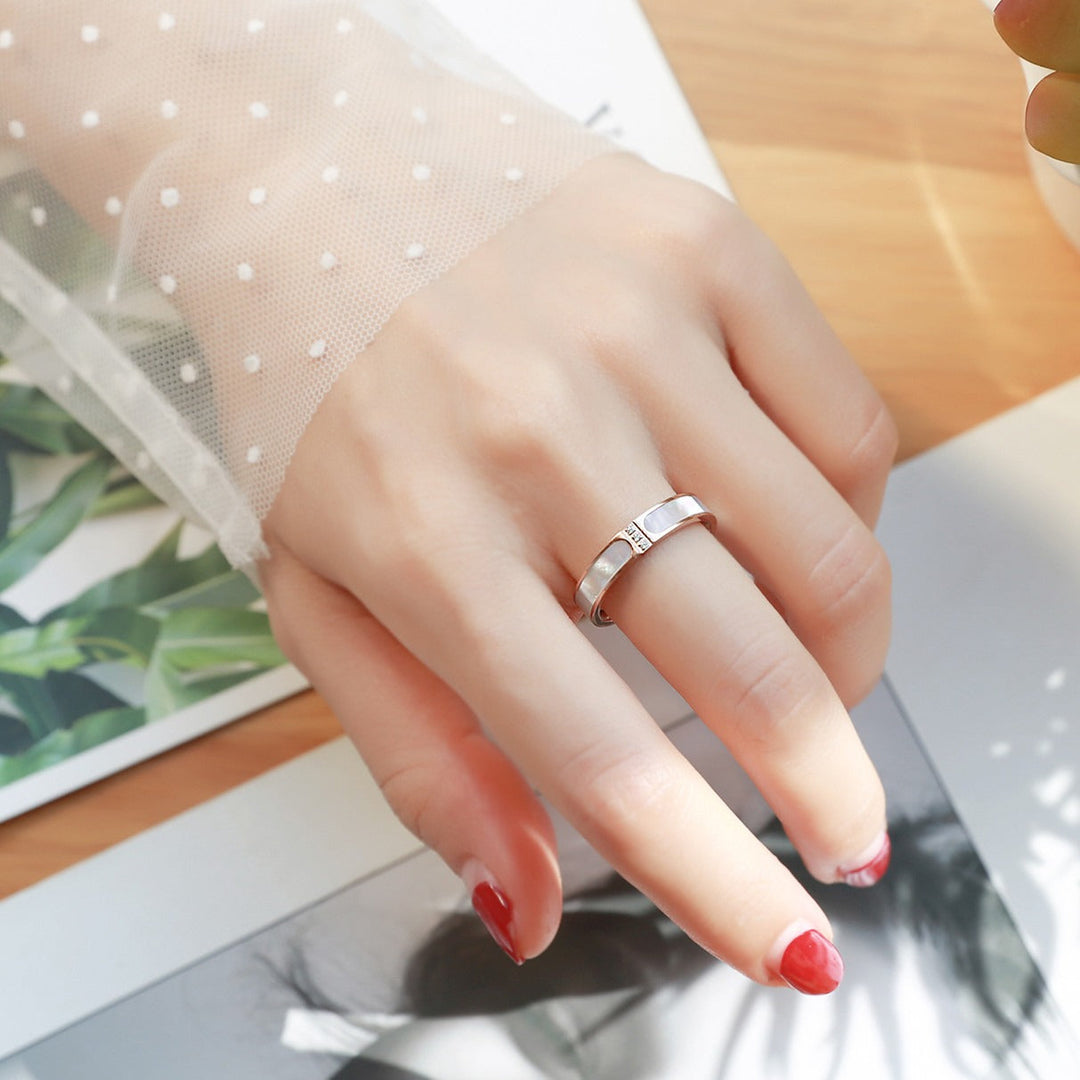 Ladies ring with sparkling zirconia and modern design Nin Boutique