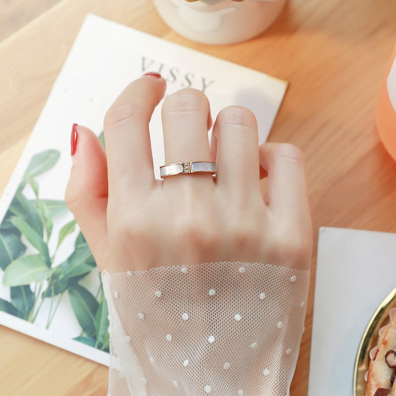 Ladies ring with sparkling zirconia and modern design Nin Boutique