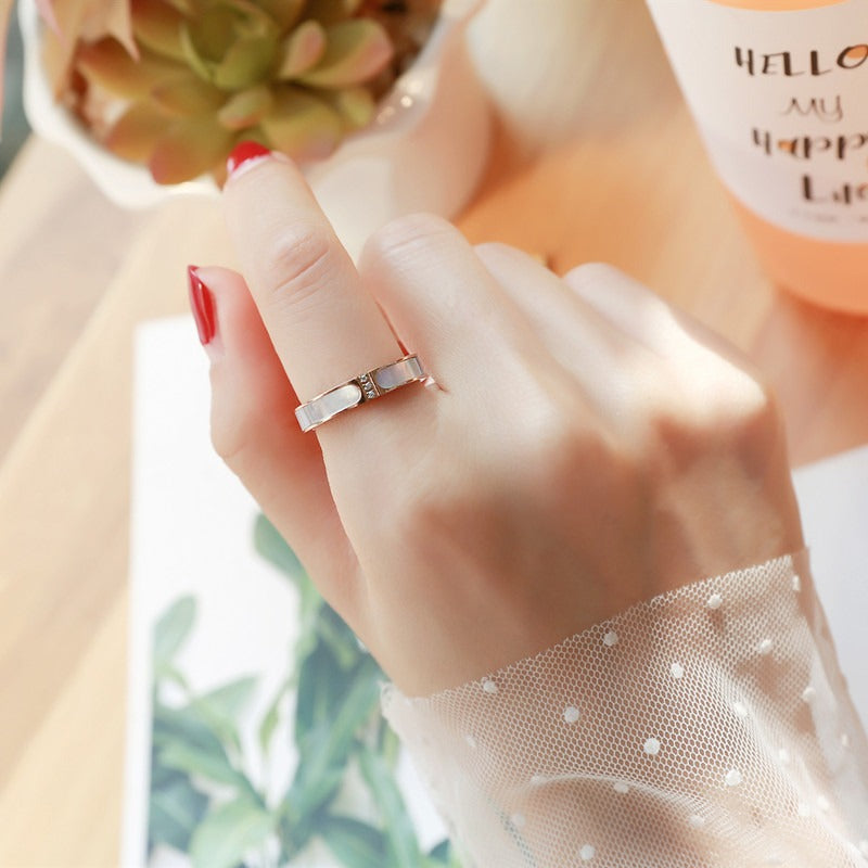 Ladies ring with sparkling zirconia and modern design Nin Boutique