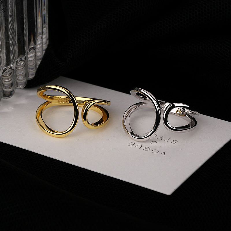 Ladies Ring with elegant curved design Nin Boutique