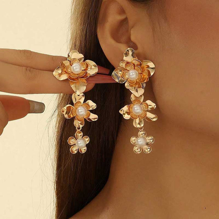 Women's earrings in luxurious floral pattern with pearl accents Nin Boutique