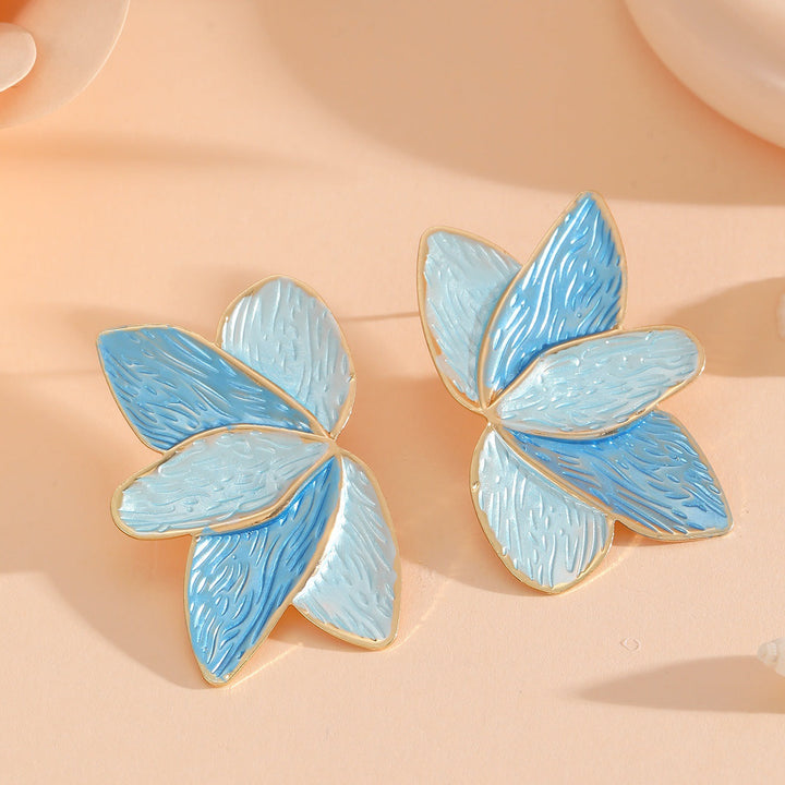 Ladies earrings with floral leaf motifs Nin Boutique