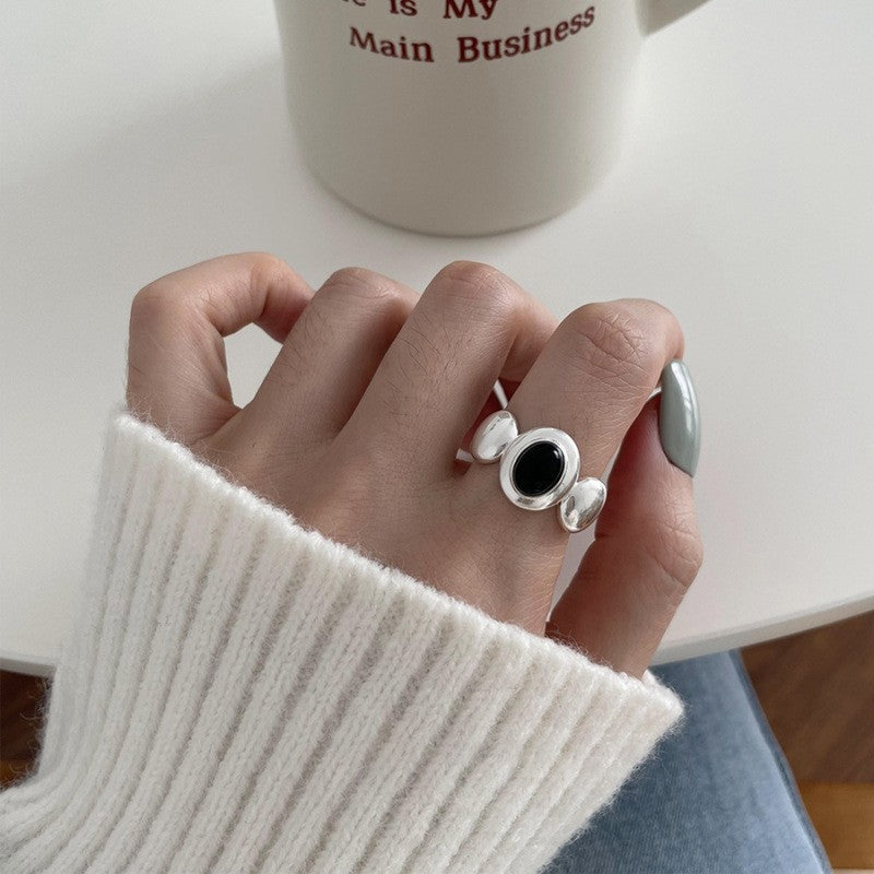 Women's ring with modern geometric design and elegant surface finish Nin Boutique