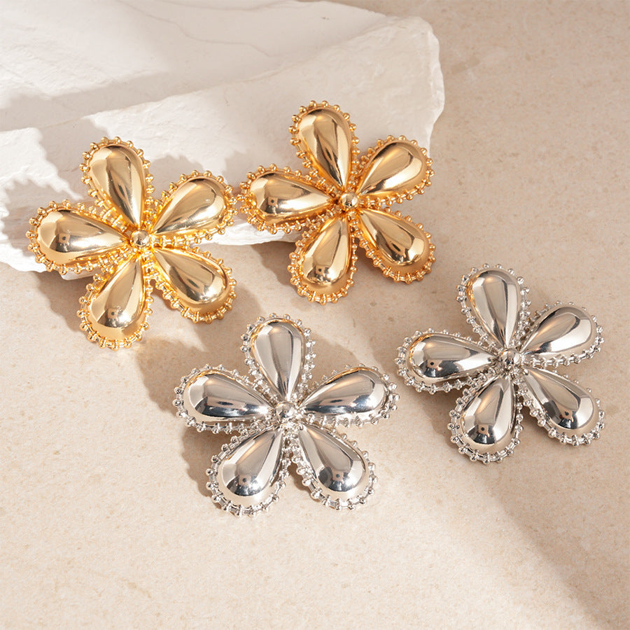 Women's earrings in stylish floral design Nin Boutique