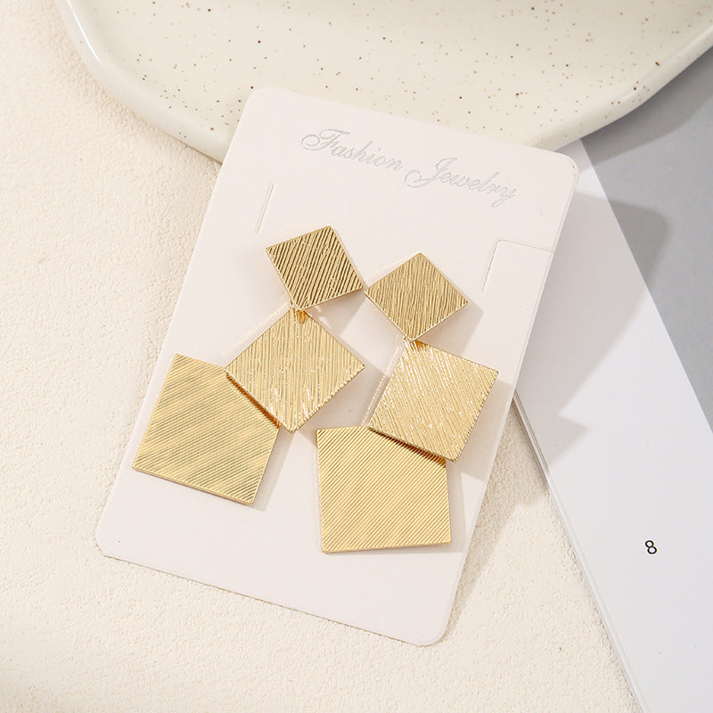 Ladies earrings in modern star design Nin Boutique