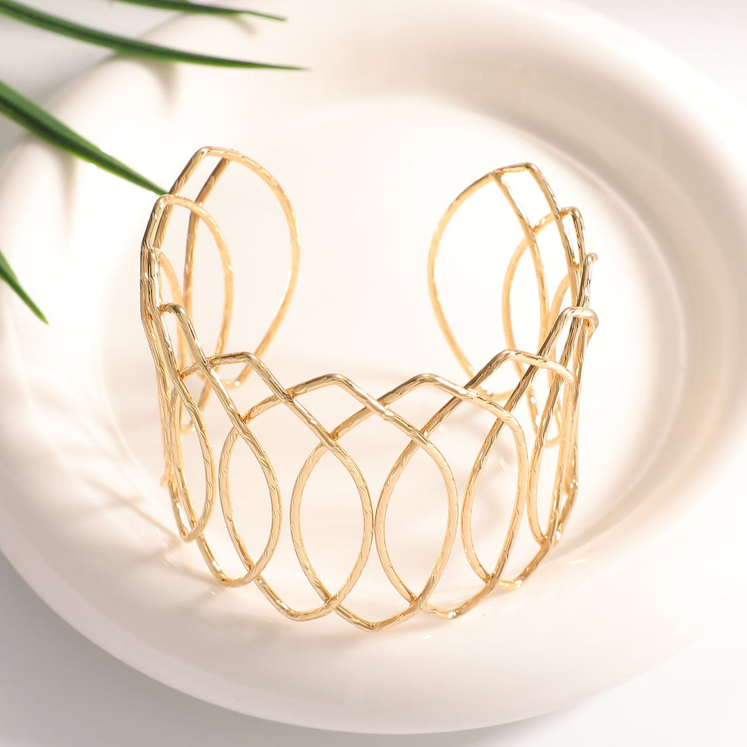 Ladies Open Bangle with Artistic Curved Design Nin Boutique