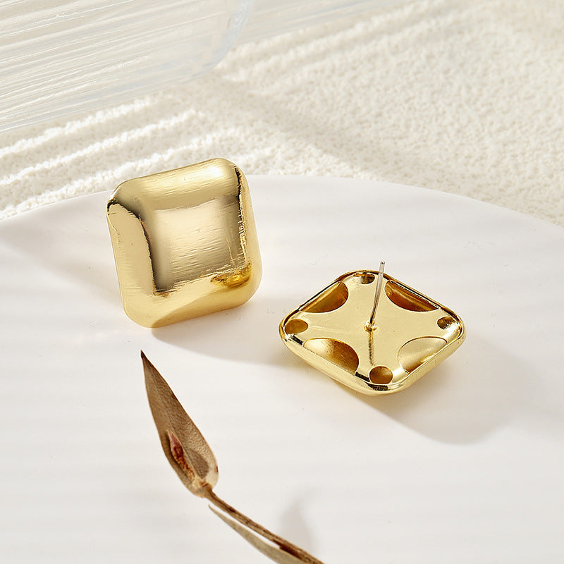 Women's earrings with elaborate scale pattern Nin Boutique