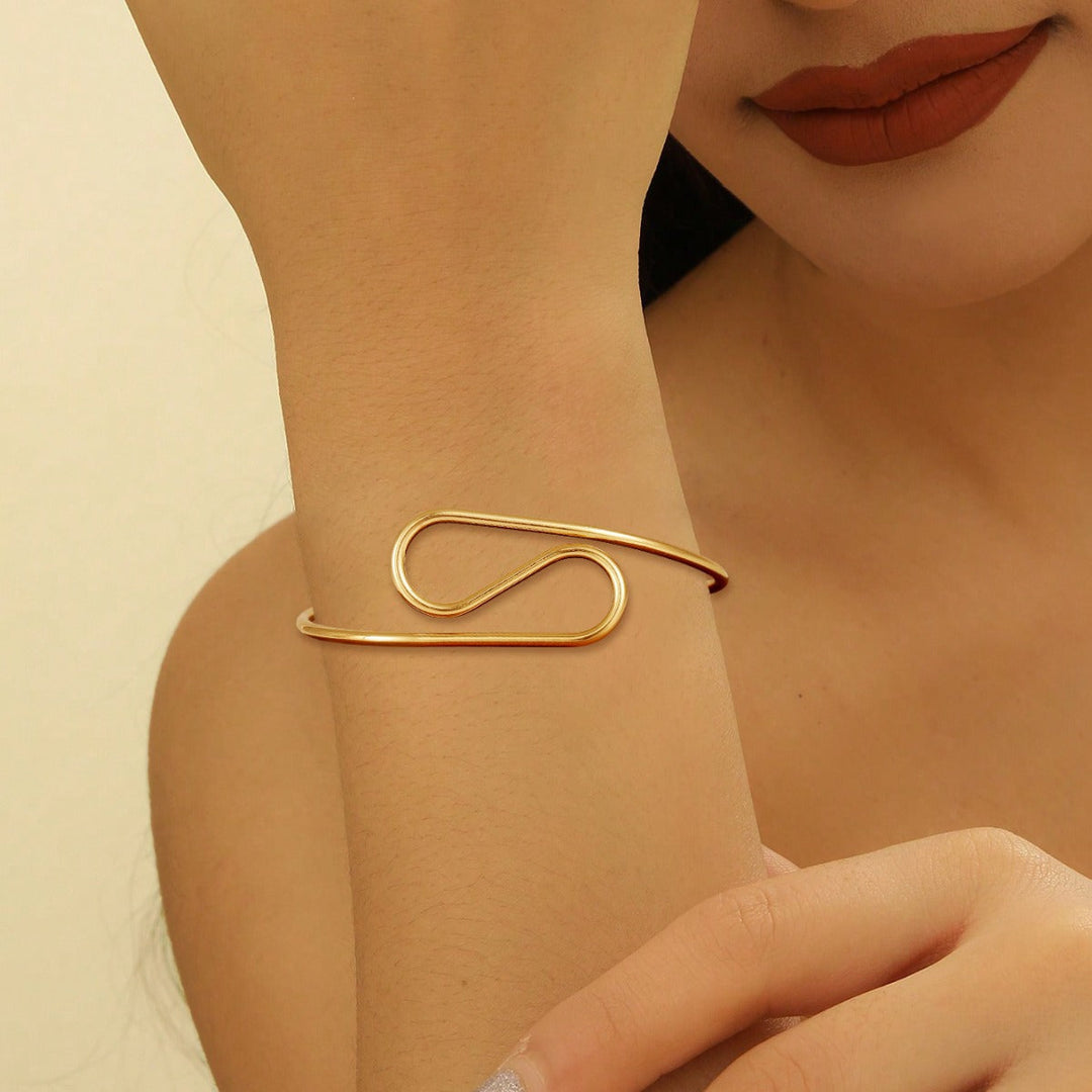 Women's bangle in modern wave pattern Nin Boutique