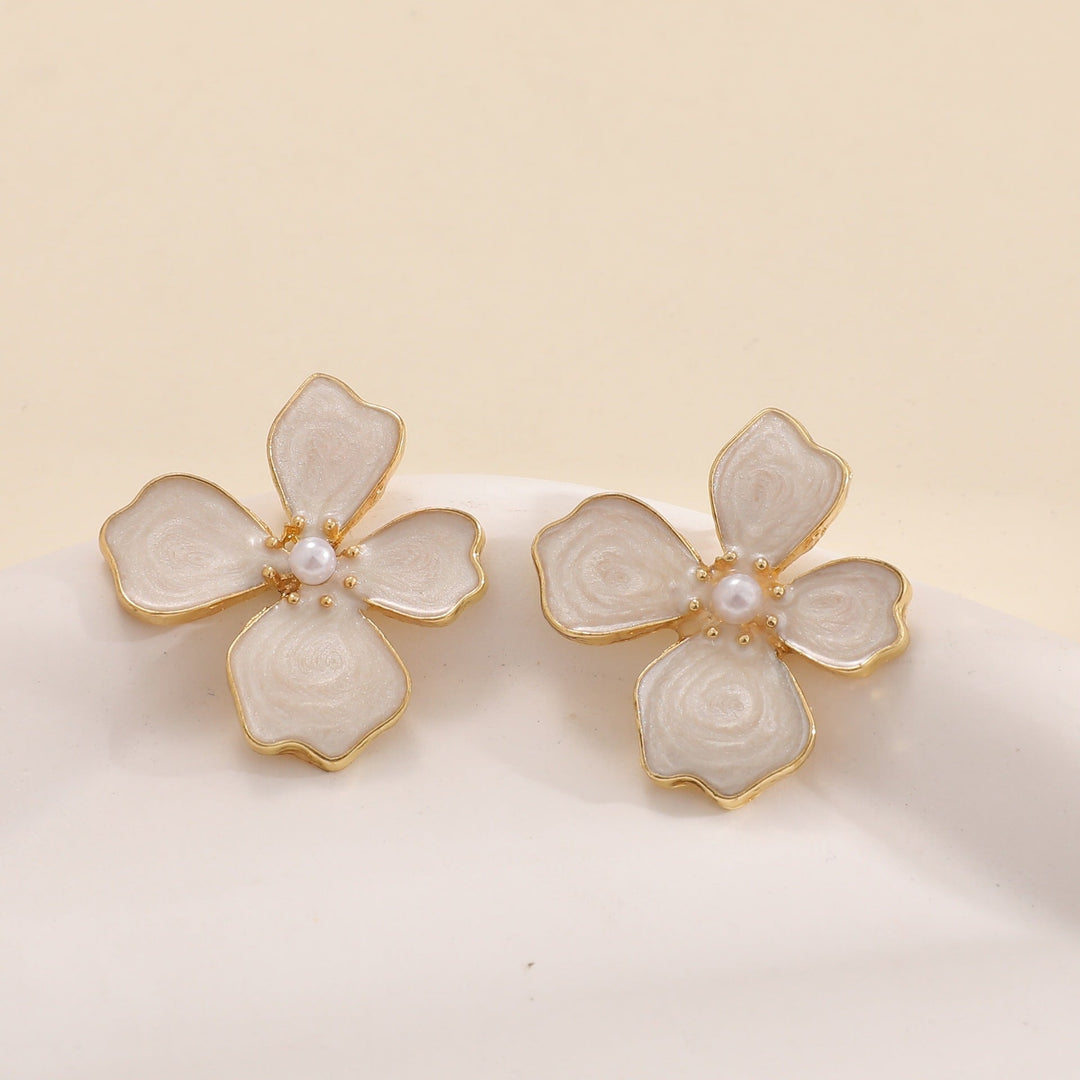Women earrings in artistic orchid design Nin Boutique