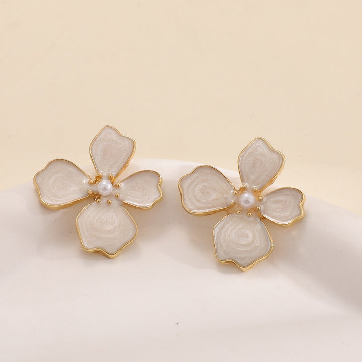 Women earrings in artistic orchid design Nin Boutique