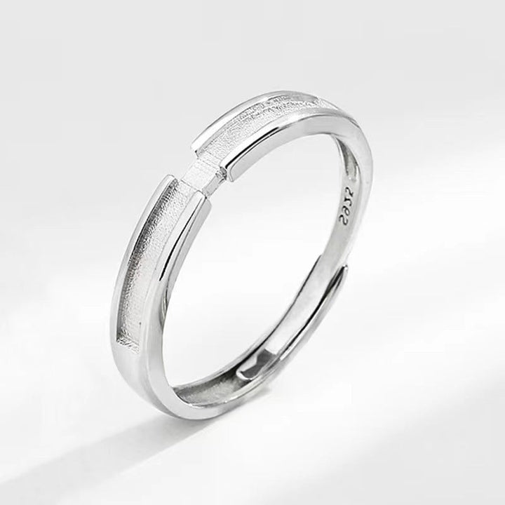 Women's ring with modern, structured design Nin Boutique