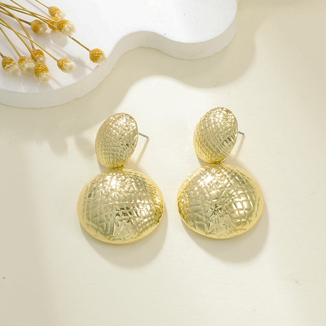 Ladies earrings in elegant relief design Nin Boutique