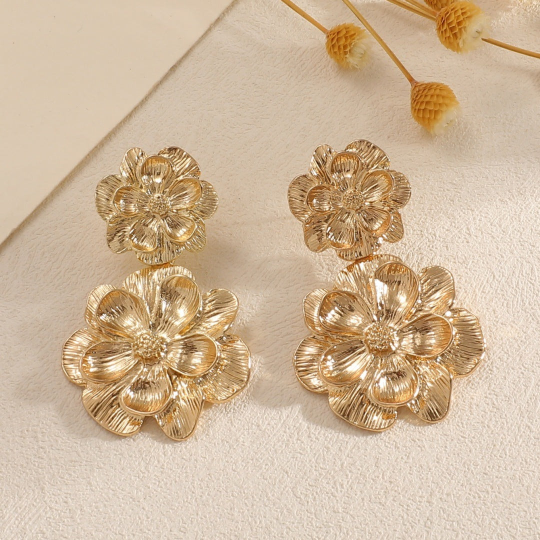 Ladies earrings with artistic floral relief Nin Boutique