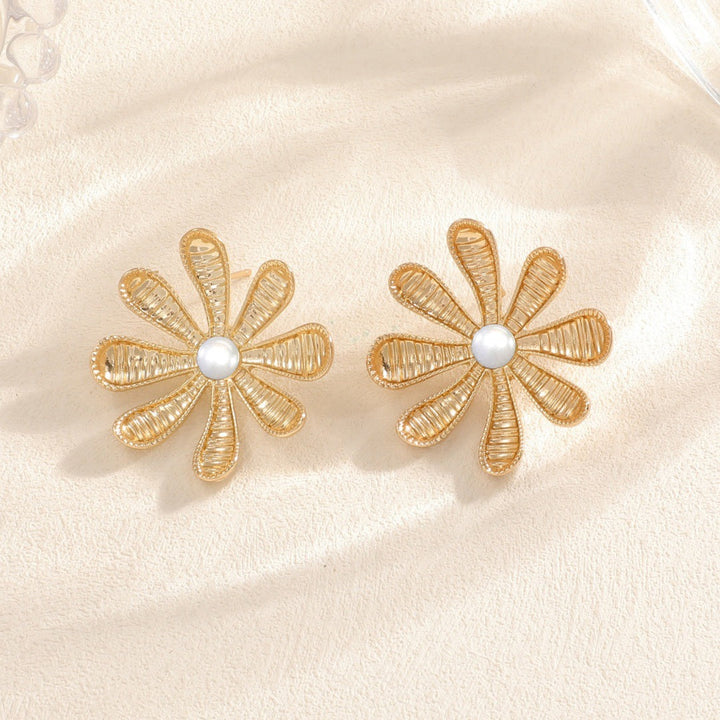 Ladies earrings with luxurious flower design Nin Boutique