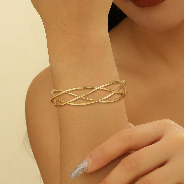 Women's bangle with elegant curved design Nin Boutique