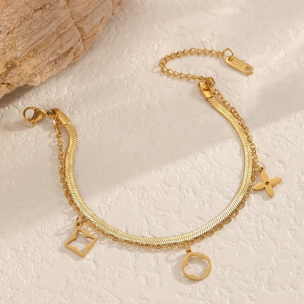 Ladies bracelet with filigree leaf design and pearls Nin Boutique