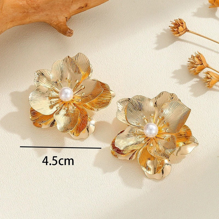 Women’s earrings with artistic floral motif and elegant pearl accents Nin Boutique