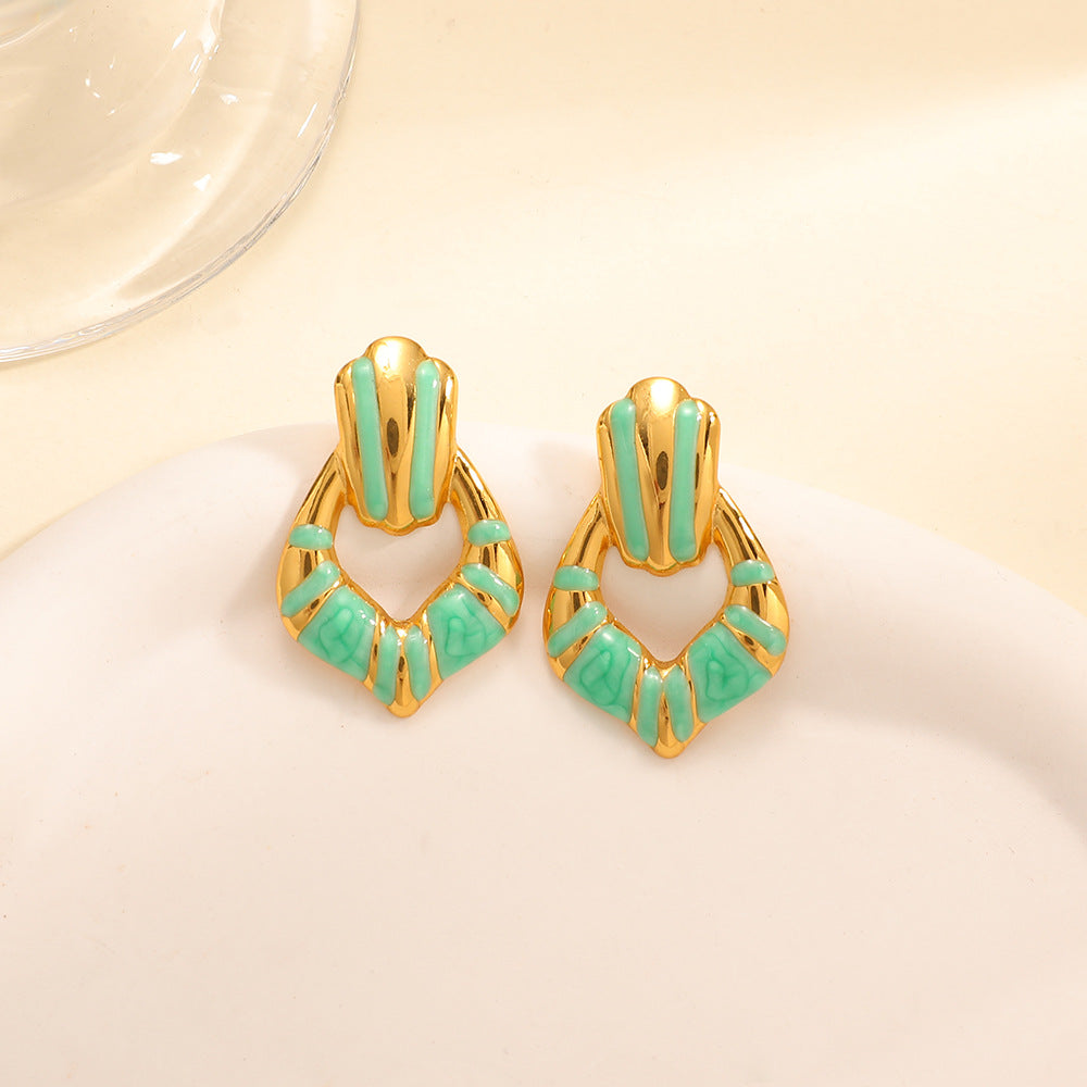 Ladies earrings in elegant shell design Nin Boutique