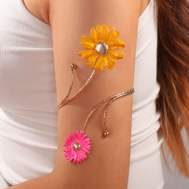 Women's bangle with magnificent floral design Nin Boutique