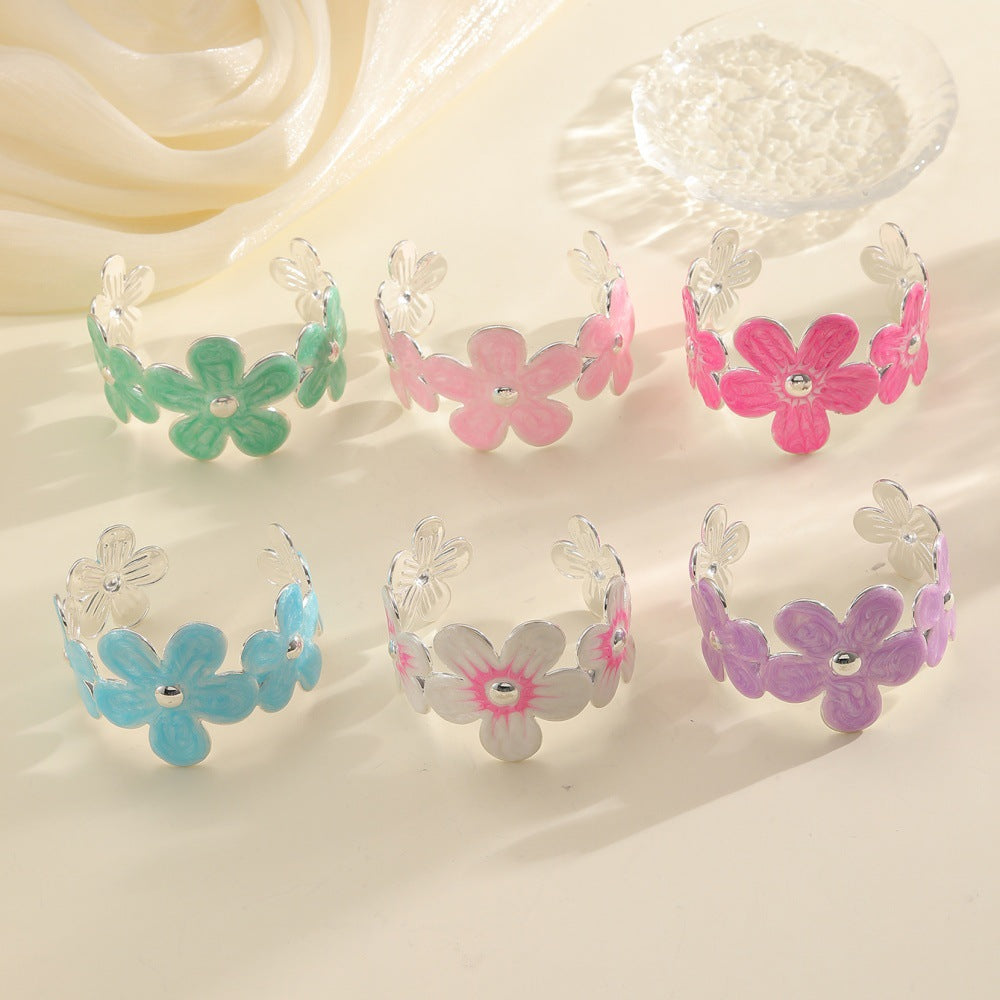 Ladies bracelet made of high-quality metal with floral design Nin Boutique