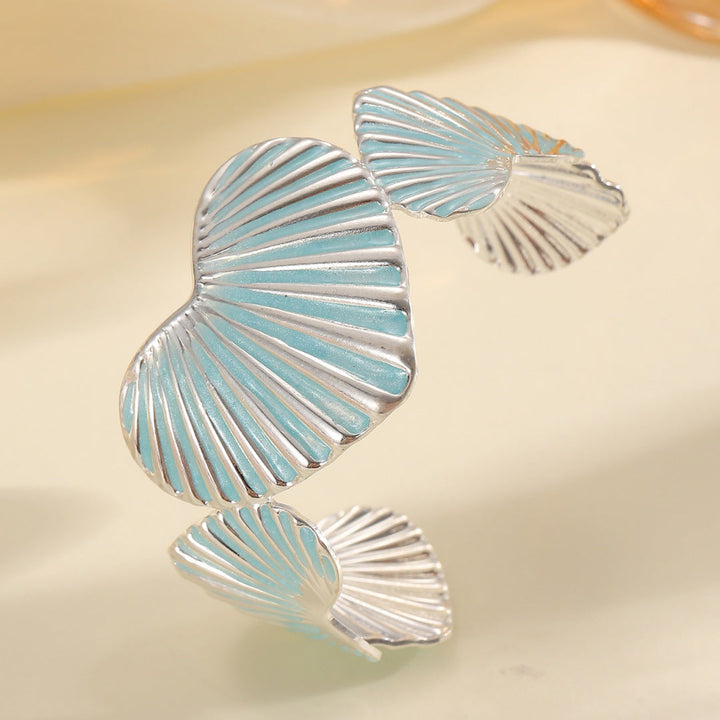 Women's bangle with elaborate shell motif Nin Boutique