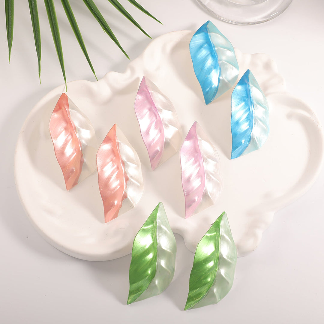 Ladies earrings in unique leaf design Nin Boutique