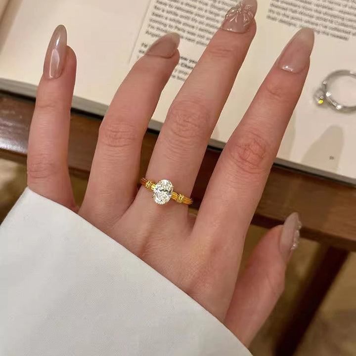 Ladies elegant ring with oval zircon Nin Boutique