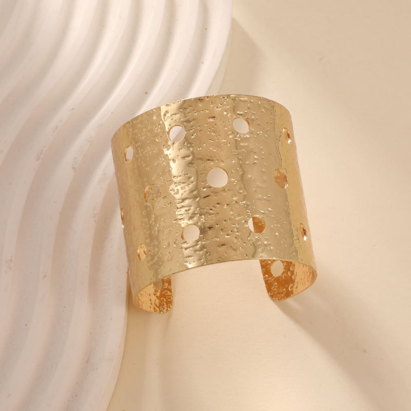 Women Open Bangle with High-Quality Structure and Shiny Surface Nin Boutique