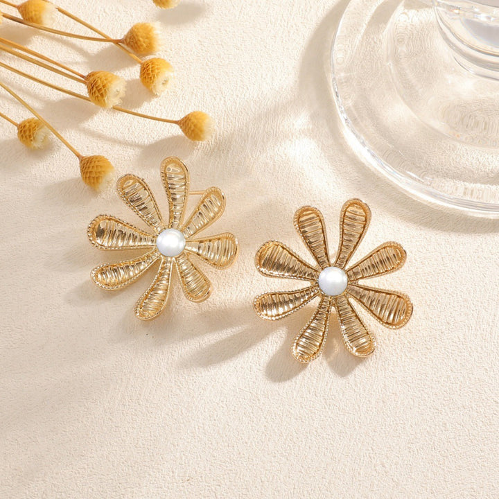 Ladies earrings with luxurious flower design Nin Boutique