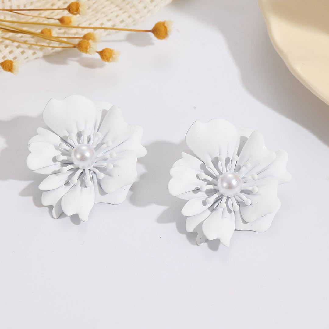 Ladies earrings with elaborate floral pattern Nin Boutique