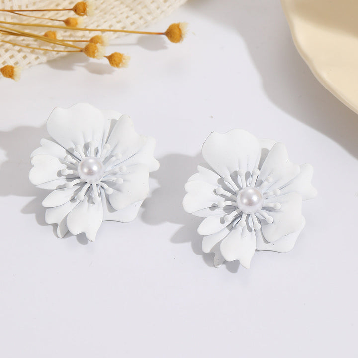 Ladies earrings with elaborate floral pattern Nin Boutique