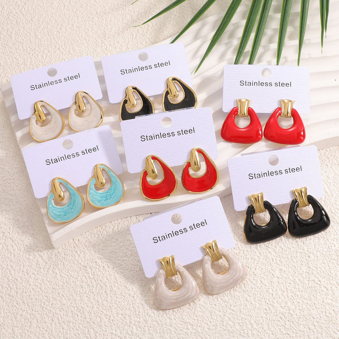 Ladies earrings in a modern, flowing design Nin Boutique