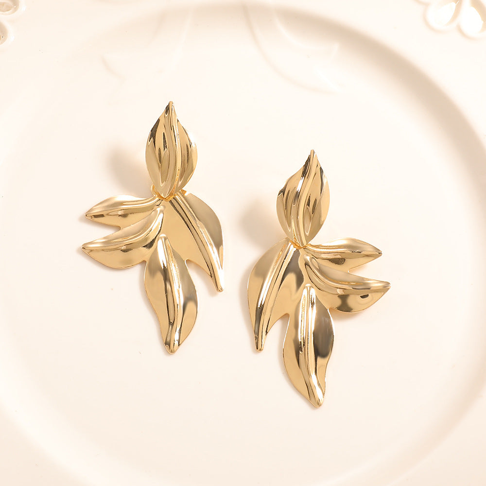 Women's earrings with elegant leaf design Nin Boutique
