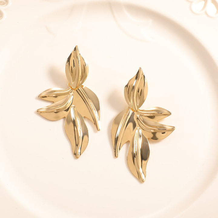 Women's earrings with elegant leaf design Nin Boutique
