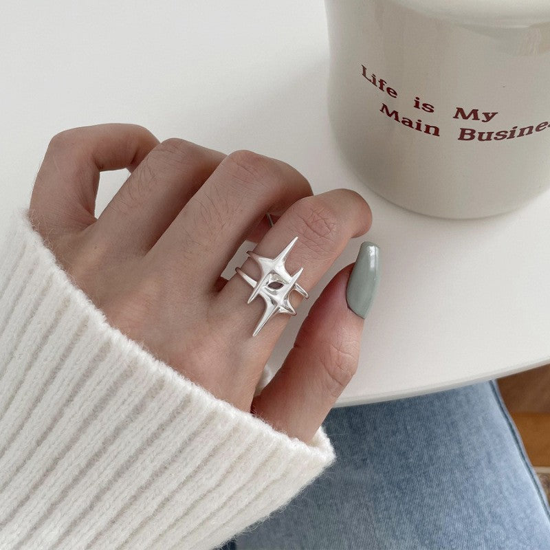 Women's ring with modern geometric design and elegant surface finish Nin Boutique