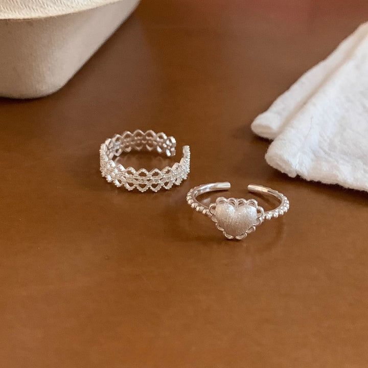 Ladies ring with floral details and delicate structure Nin Boutique