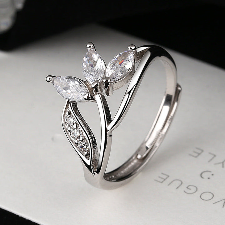Ladies ring with floral design and sparkling zirconia Nin Boutique