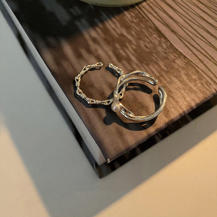 Ladies ring with elegant curved design and delicate pearl Nin Boutique