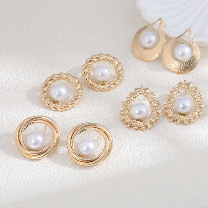 Ladies earrings with heart-shaped design and artificial pearl Nin Boutique