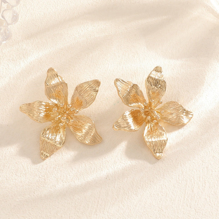 Ladies earrings in artistic flower design Nin Boutique