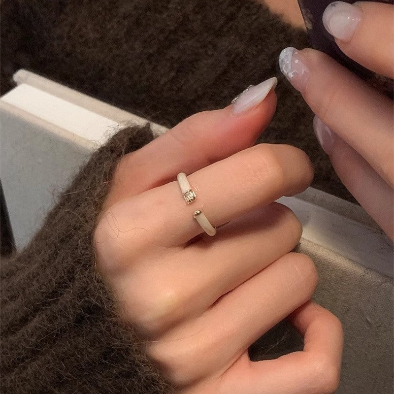Ladies ring with elegant design and sparkling zircon Nin Boutique