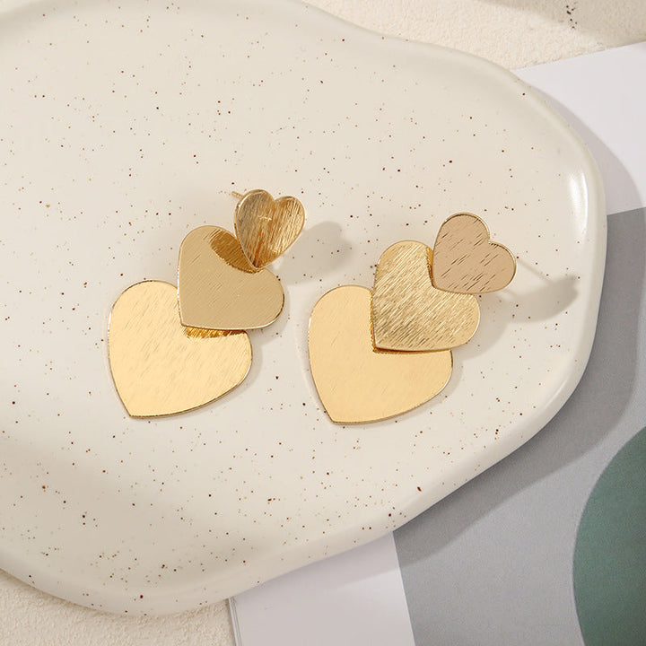 Ladies earrings in modern star design Nin Boutique