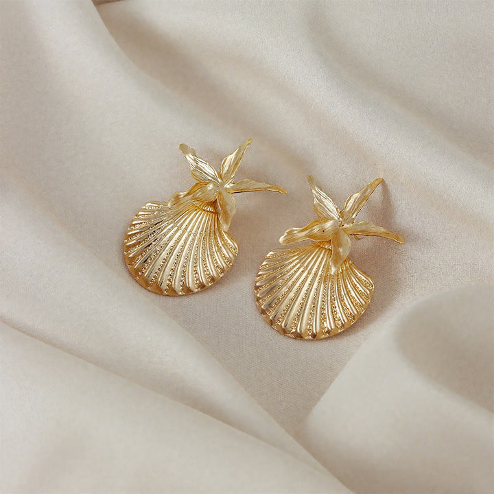 Women's earrings in luxurious shell design Nin Boutique