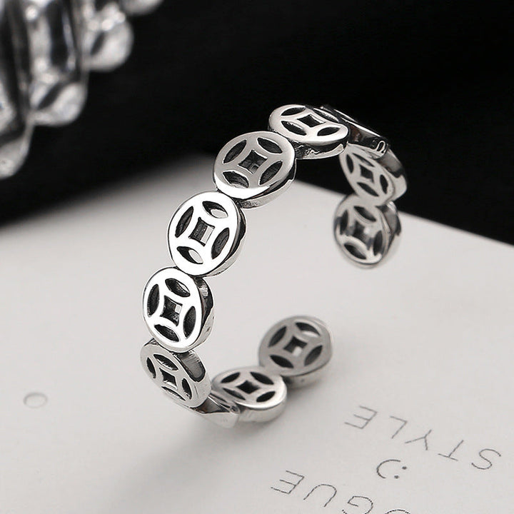 Women's ring in modern, curved design with delicate details Nin Boutique